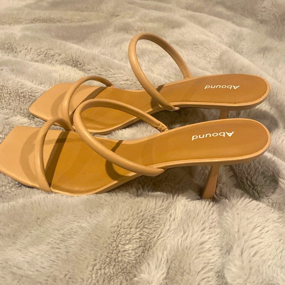 Women’s size 13 M never worn, brand new, with tags!